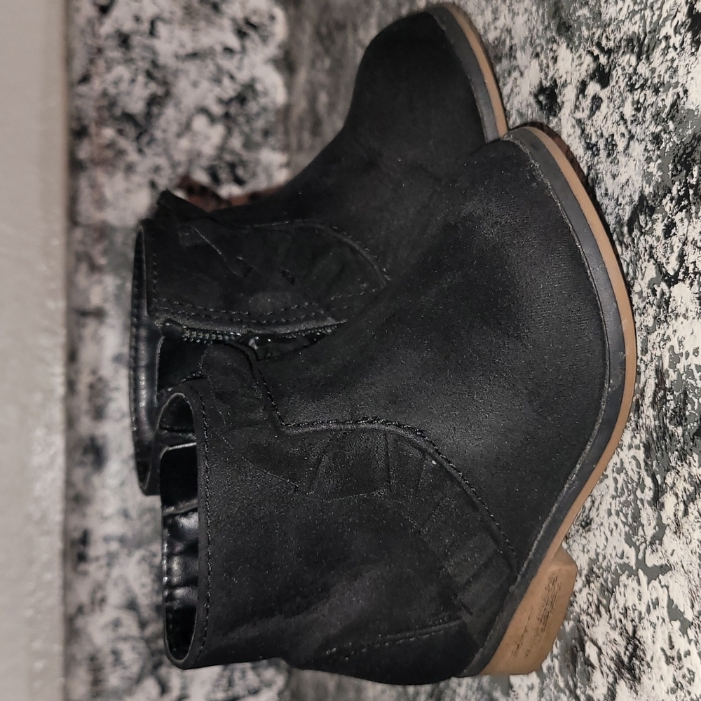 Cat and Jack size 5 toddler boots